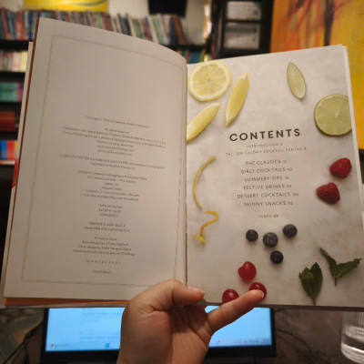 Sách - 150-Calorie Cocktails: All-Natural Drinks and Snacks: A Recipe Book by Stephanie Banyas