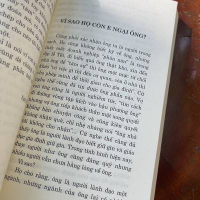 [tuyển tập báo chí bút chiến HỮU THỌ] NỂ VÀ NÉ – Tiểu phẩm báo chí – NXB CTQG Sự Thật