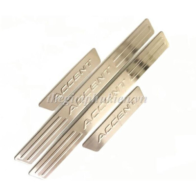 BỘ SẢN PHẨM Nẹp bước chân và ốp chống trầy cốp Hyundai Accent 2018 - Mẫu Inox