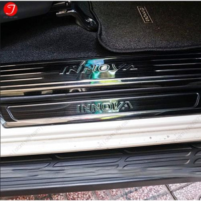 Ốp bậc chân chống xước cửa xe dành cho Toyota Innova 2017, 2019, 2020 Titan