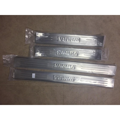 BỘ 4 ỐP BẬC TRONG DÀNH CHO NISSAN NAVARA INOX KO GỈ