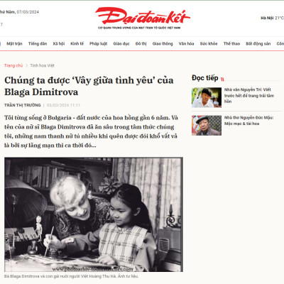 Vây Giữa Tình Yêu: Tập Thơ Song Ngữ Việt - Bun (Blaga Dimitrova)