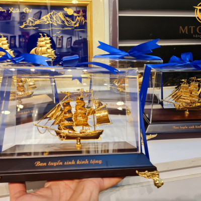 Mô hình thuyền buồm mạ vàng MT Gold Art sze s- hàng chính hãng, quà tặng danh cho sếp, khách hàng, đối tác 