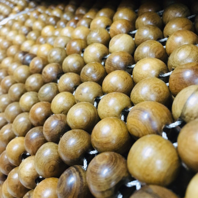 Đệm Lót Ghế Xe Ô Tô Hạt Gỗ Bách Xanh Cao Cấp ( video , hình thật )