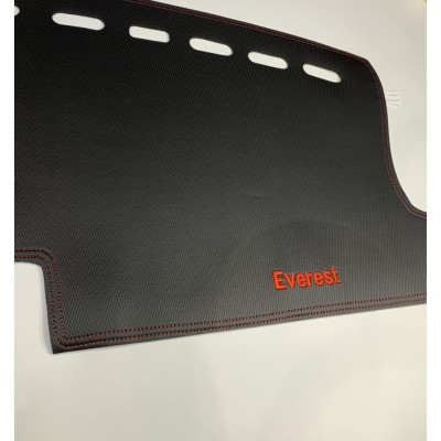 Thảm taplo cho xe Ford Everest 2022, 2023 chất liệu da vân carbon cao cấp - Hàng loại 1