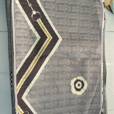 Chiếu điều hòa cao su non Tencel 1m6 x 2m tặng kèm 2 vỏ gối - Giao ngẫu nhiên