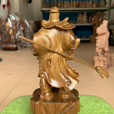 Tượng quan công sách đao mini bằng gỗ bách xanh liền khối thơm phức kt cao 20cm