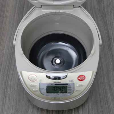 Nồi Cơm Điện Tử Toshiba RC-18RH(CG)VN (1.8 lít) - Đồng - Hàng chính hãng
