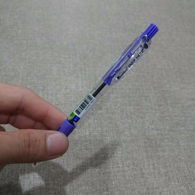 Bút Bi QuanTum 0.7mm Hitz (Sản Phẩm Mẫu Màu Giao Ngẫu Nhiên)