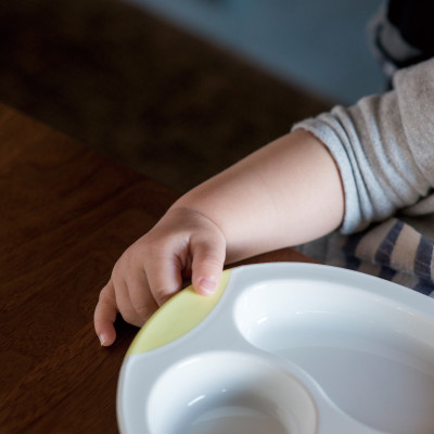 Khay ăn 3 ngăn TLI Richell Nhật Bản - bước 3 thiết kế hỗ trợ bé tự xúc ăn | Baby