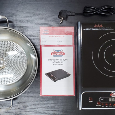 Bếp điện từ Ladomax Ha667 tặng kèm nồi lẩu inox, Phím cơ, bảo hành 12 tháng-Nấu nhanh sôi-Hàng Chính Hãng
