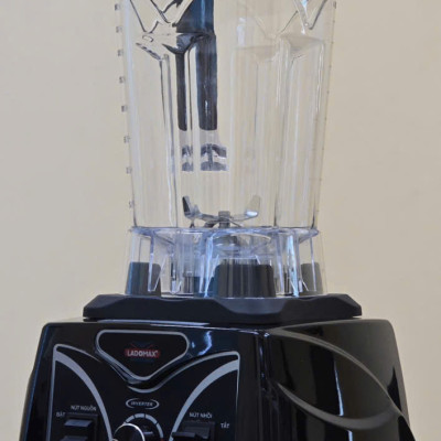 Máy xay sinh tố công nghiệp 2380W Ladomax chống rung ồn, inverter tiết kiệm điện, chân đế nhôm tản nhiệt tốt, moto lõi đồng, xay rau má, xay đá, sinh tố...có linh kiện thay thế - Hàng chính hãng
