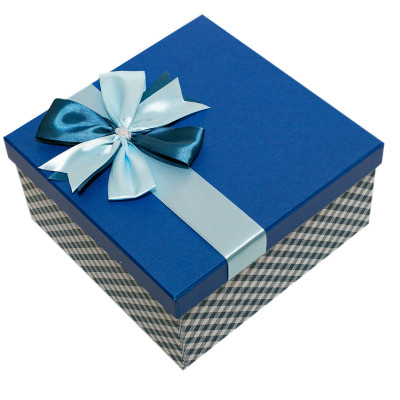 Hộp Quà Vuông V030 Phượng Hoàng 22 x 22 x 11 cm - Giao mẫu ngẫu nhiên