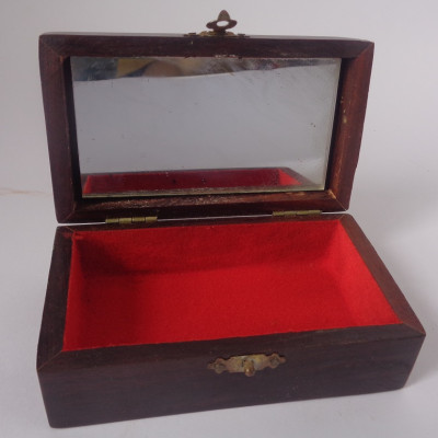 Hộp đựng trang sức bằng gỗ