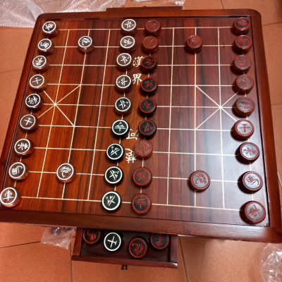 Bự bàn cờ tướng chân cuốn thư có ngăn kéo bằng gỗ hương + quân cờ tiện gù bằng gỗ hương 