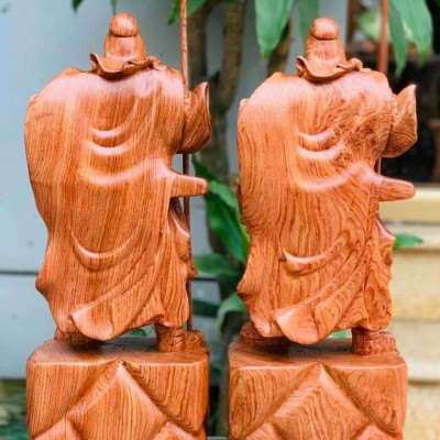 Tượng gỗ quan công trấn ải đứng trên đầu hổ phù kt 40×16×11cm