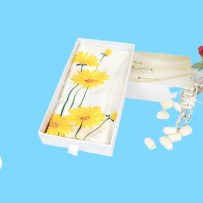 Khăn Choàng Cổ Lụa Vẽ Tay Cao Cấp Hoa Đồng Tiền SenSilk 160x55cm, Quà Việt Nam Tặng Người Nước Ngoài, Phụ Kiện Thời Trang Nữ Cao Cấp, Vietnam Silk Painting Scarf, Tinh Hoa Nghề Việt