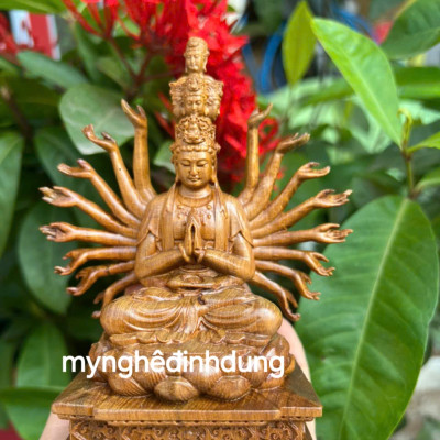 Tượng phật thiên thứ thiên nhãn bằng gỗ bách xanh thơm nức cao 15x12x8cm