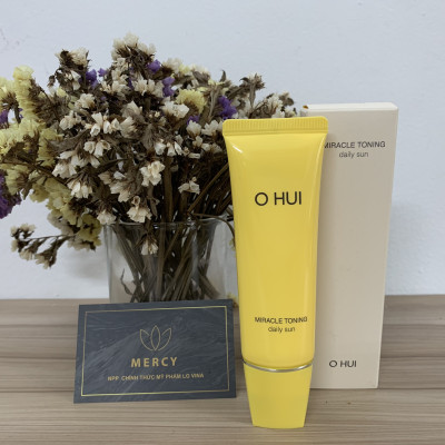 Kem chống nắng cấp ẩm dưỡng da đa chức năng OHUI Miracle Toning Daily Sun SPF50+/PA+++ 50ML