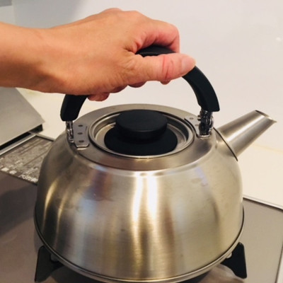 Ấm đun nước bếp từ kèm lọc trà Yoshikawa 2.8L, thiết kế đặc biệt giúp tối ưu phân phối đều nhiệt lượng trong quá trình đun nấu - nội địa Nhật Bản