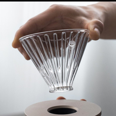 Phễu thuỷ tinh V60 rãnh thẳng đế nhôm Cafede Kona