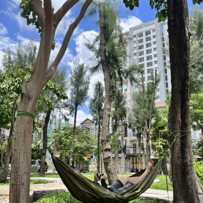 Võng dù 2 lớp BAN MAI, gọn nhẹ 230x145 cm, nặng 600gr (Giao màu ngẫu nhiên)