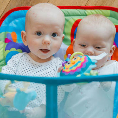 Thảm chơi đường hầm Honey Bee Bear Playgro, cho bé sơ sinh đến 24 tháng