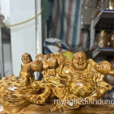 Tượng phật di lặc kéo bao vàng để ôtô bàn học bàn làm việc...bằng gỗ huyết long kt 20×10×7cm