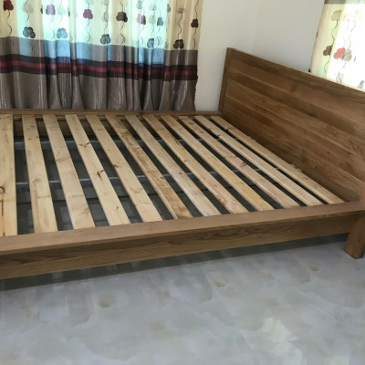 Giường ngủ gỗ sồi Tundo 1m6 + 2 hộc kéo kèm tủ đầu giường hiện đại