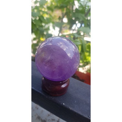 Trái Bi Phong Thủy Đá Thạch Anh Tím tự nhiên đậm tươi nhỏ vừa đế gỗ để bàn size cao 8cm x đk 6cm có tên khoa học amethyst hợp Anh Chị mệnh Hỏa và Thổ đặt trên bàn làm việc, nhà, công ty hướng Đông hoặc hướng Nam giúp cân bằng nội tâm, đem lại bình an ạ