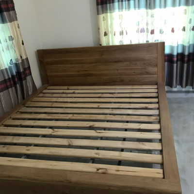 Giường ngủ gỗ sồi Tundo 1m6 + 2 hộc kéo kèm tủ đầu giường hiện đại