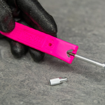 Cây nạy vỏ Muc Off Rim Stix (1 bộ 2 cây cùng màu - Giao màu ngẫu nhiên)