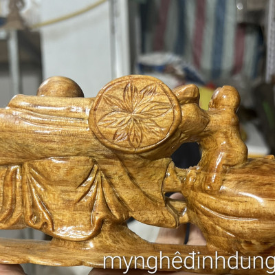 Tượng phật di lặc kéo bao vàng để ôtô bàn học bàn làm việc...bằng gỗ huyết long kt 20×10×7cm