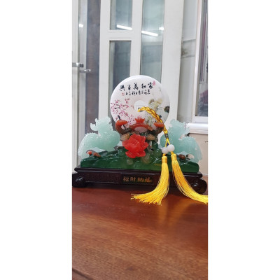 Tượng Đồng Tiền ngọc bội Trắng Tài Lộc Đẹp Size Nhỏ Vừa Dài 28cm x Cao 24cm x Sâu 9cm có Hình Cặp Chim Cong Hoa Đào đẹp Tài Lộc bên Cặp Tỳ Hưu Xanh Ngọc nhẹ đẹp sang Hút Tài Lộc có Như Ý thỏi vàng đế gỗ hoa đẹp quá biểu tượng sự cao quý ạ