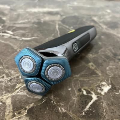 Máy cạo râu khô và ướt thương hiệu Philips Norelco S7788/82 Series 7000 - Hàng Chính Hãng