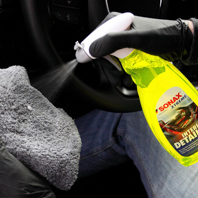 CHAI XỊT CHĂM SÓC NHỰA, DA, NỈ - NỘI THẤT ĐA NĂNG CÓ MÙI THƠM DỂ CHỊU SONAX XTREME INTERIOR DETAILER 220400 750ML