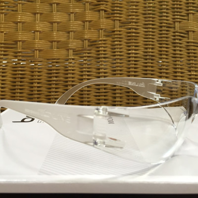 KÍNH BẢO HỘ BOLLE BL30 CLEAR CODE PSSBL30-014 chống trầy xước và mờ sương. Bảo vệ 99,9% tia UVA/UVB, tiêu chuẩn EN166, EN170