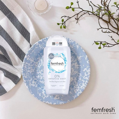 Dung dịch vệ sinh cho cả nữ và nam Femfresh Anh giúp làm sạch sẽ, thơm mát, ngăn ngừa viêm, ngứa, nấm phụ khoa - OZ Slim Store 