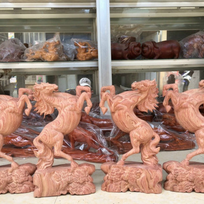 Tượng con ngựa tượng phong thủy gỗ hương kt cao 40×22×10cm