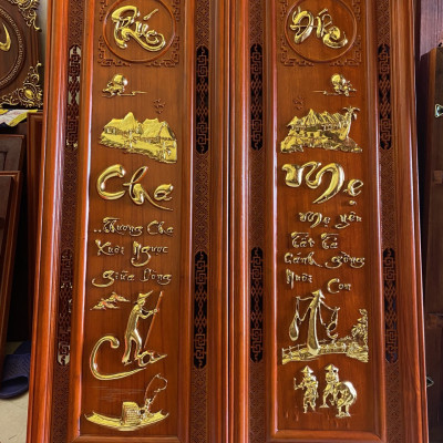 Cặp tranh câu đối treo tường trạm khắc chữ cha mẹ bằng gỗ hương đỏ ,tô sơn son dát vàng cao cấp kt 37×117×3cm 