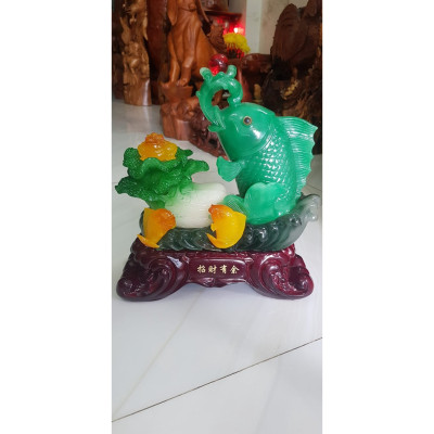 Tượng Phong Thủy Cá Chép Xanh To Ngậm Châu Đỏ Bắp Cải Có Cá có nước có tiền Bắp cải tượng trưng cho của cải thêm 2 cá vàng nhỏ xinh xinh cóc vàng ngậm tiền Size 39cm x 33cm x 17cm Anh Chị trưng phòng khách nhà, công ty, quà biếu tặng ý nghĩa ạ