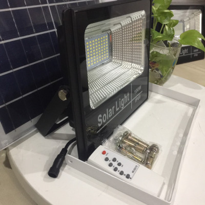 Đèn LED Pha Năng Lượng Mặt Trời 100W IP 66 25000 mAh 6.4 V