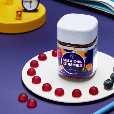 Kẹo Dẻo Melatonin Hỗ Trợ Giấc Ngủ Ngon Sleep Well Gummies & Hỗ Trợ Giảm Căng Thẳng Vị Việt Quất Kết Hợp Vitamin B6 Coolvita – (60 viên x 3g)/hộp