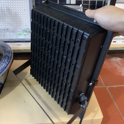 Đèn pha năng lượng mặt trời Solar light 4 khoang công suất 200W- Mẫu mới 2021 