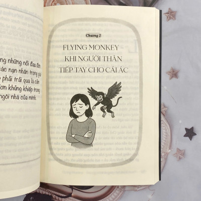 Sách - Thoát khỏi mê cung ái kỷ