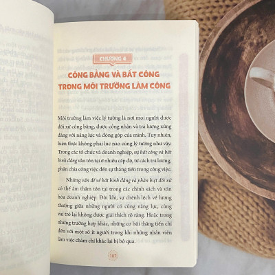 Sách - Cuộc Chơi Làm Công