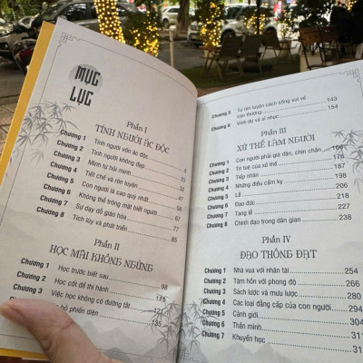 CHÍ TIẾN THỦ - Dương Thu Ái, Dương Chí Kiên – 1980 Books