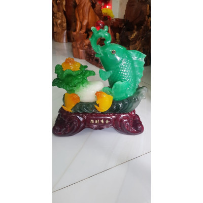 Tượng Phong Thủy Cá Chép Xanh To Ngậm Châu Đỏ Bắp Cải Có Cá có nước có tiền Bắp cải tượng trưng cho của cải thêm 2 cá vàng nhỏ xinh xinh cóc vàng ngậm tiền Size 39cm x 33cm x 17cm Anh Chị trưng phòng khách nhà, công ty, quà biếu tặng ý nghĩa ạ