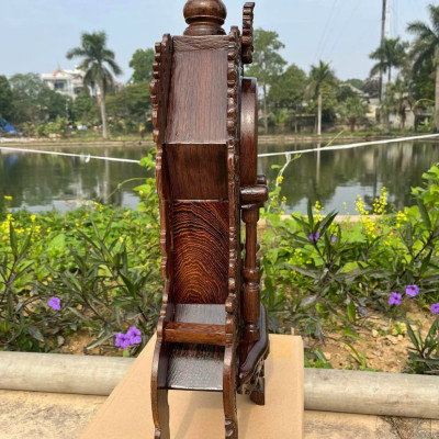 Đồng hồ quả lắc để bàn tân cổ điển bằng gỗ mun đuôi công kt cao 70×45×15cm + chân đế cao 15×52×29cm