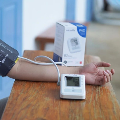 Máy Đo Huyết Áp Bắp Tay Microlife B2 Easy